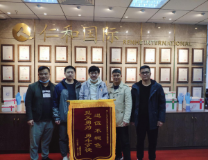 危急關(guān)頭顯身手 路見(jiàn)不平勇相助 ——集團(tuán)員工岳明見(jiàn)義勇為勇斗歹徒