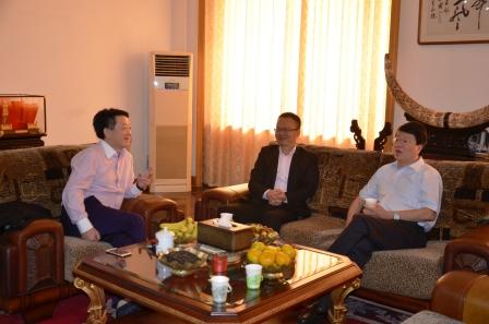 江西省藥監(jiān)局李艦海局長視察仁和集團(tuán) (1).jpg