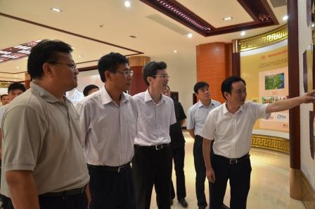 張小平市長(zhǎng)視察仁和集團(tuán) (1).jpg